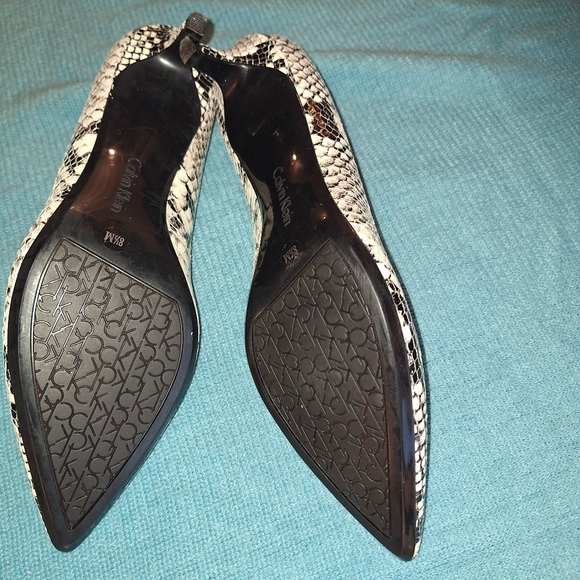 Calvin Klein leather animal print heels NWOT SIZE 8 1/2 - Picture 2 of 5